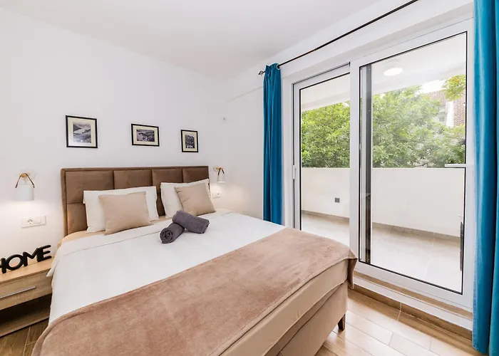 Paun Apartment